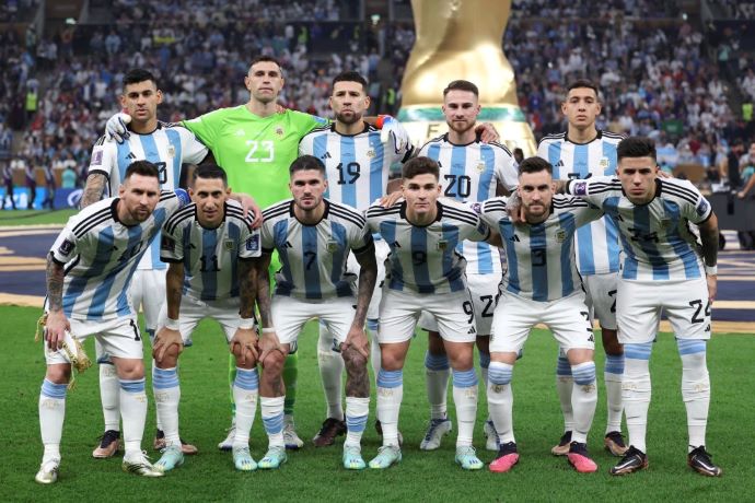 阿根廷夺冠后种族歧视：恩佐独力道歉，全队责任何在？